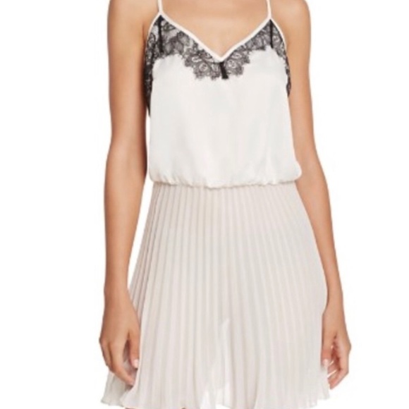 FLORA NIKROOZ WHITE PLEATED SLEEPWEAR - Picture 1 of 7